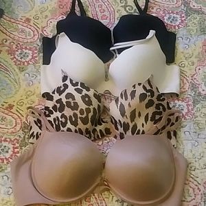 Victoria's Secret bundle 4 bra!